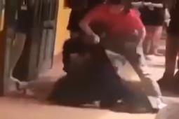 Tin tức trong ngày - Tin tức 24h qua: Xác minh clip nữ sinh quỳ trước lớp "xin cô tha cho em" đến kiệt sức