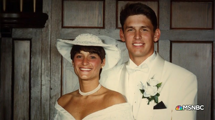 Nữ giáo viên Darlene “Dar” Foley và chồng trong ngày cưới.