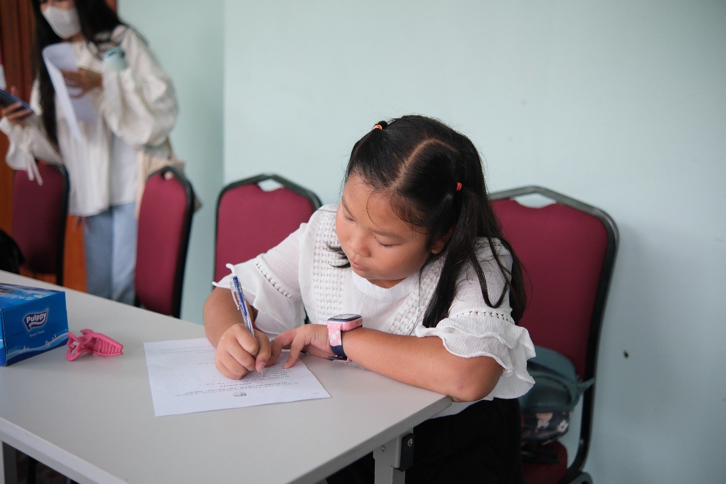 Các bé đăng ký tham gia dự án