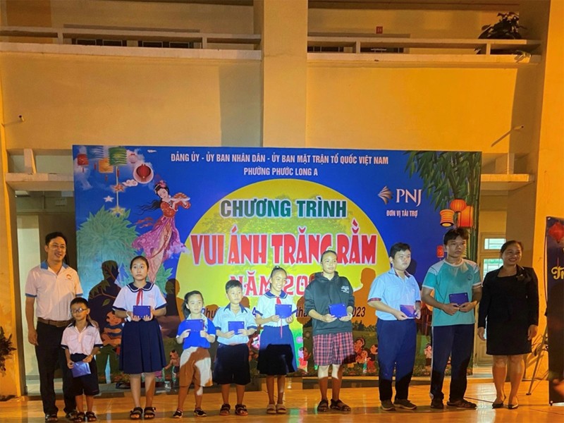 PNJ mang niềm hạnh phúc đến cho các em thiếu thi trong dịp Trung thu.