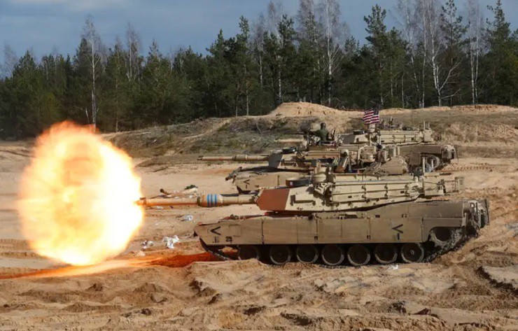Xe tăng M1 Abrams khai hỏa trong một cuộc tập trận của NATO ở Latvia.