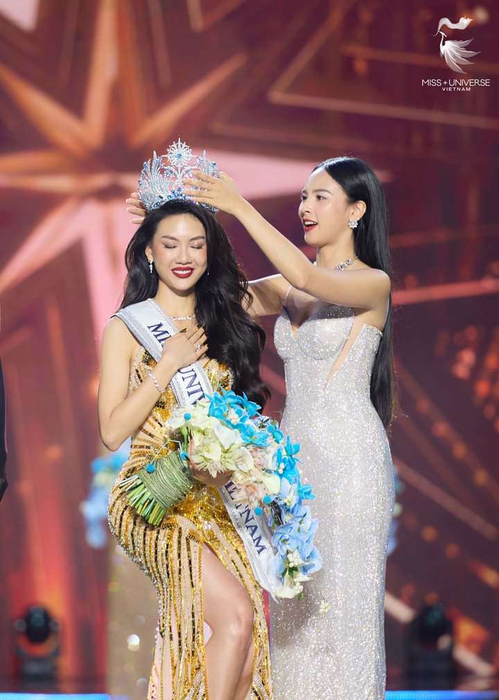 Bùi Quỳnh Hoa gây tranh cãi khi vượt mặt Hương Ly giành vương miện Miss Universe Vietnam 2023.