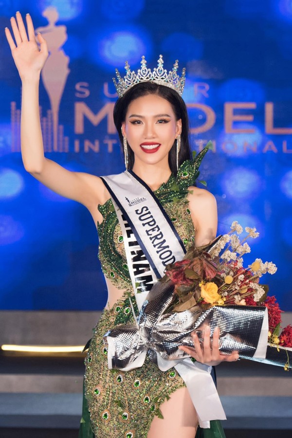Bùi Quỳnh Hoa có kinh nghiệm thi đấu trên trong nhiều cuộc thi hoa hậu, người mẫu trước khi đăng quang Miss Universe 2023.