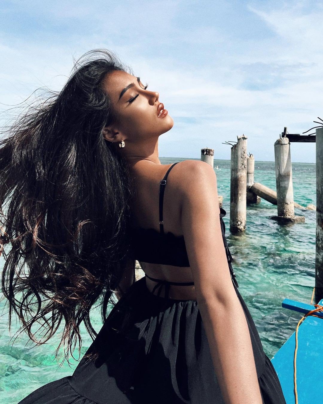 Chinni sở hữu Instagram có hơn 164K lượt theo dõi. Cô từng ghi danh vào Miss Trans Thailand 2023.