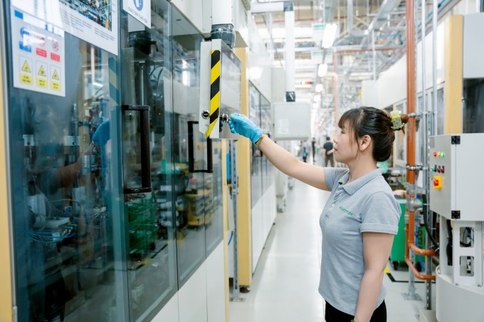 Công nhân công ty Schaeffler Việt Nam trong nhà máy tại Đồng Nai, tháng 4/2024. Ảnh: Schaeffler