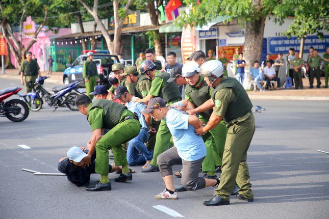 Ra mắt lực lượng tham gia bảo vệ an ninh trật tự tại cơ sở