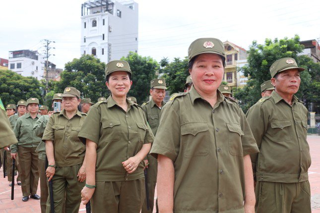 Ra mắt lực lượng bảo vệ an ninh trật tự cơ sở: Hỗ trợ công an, giữ vững an ninh