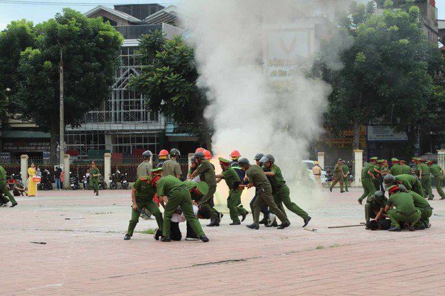 Ra mắt lực lượng bảo vệ an ninh trật tự cơ sở: Hỗ trợ công an, giữ vững an ninh