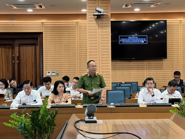 Thiếu tướng Nguyễn Thanh Tùng - Phó Giám đốc Công an TP Hà Nội - cho ý kiến trong phiên thảo luận tổ chiều 1/7.