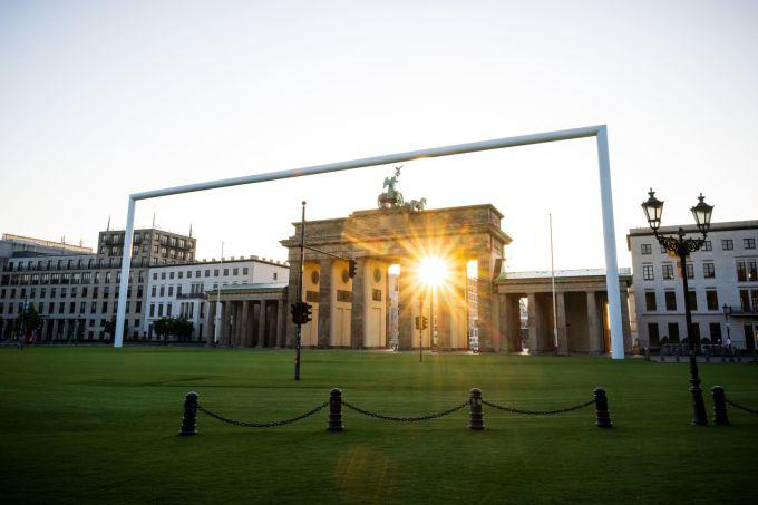 Khu trung tâm Berlin và fanzone với biểu tượng khung thành cho Euro 2024. Ảnh: VisitBerlin