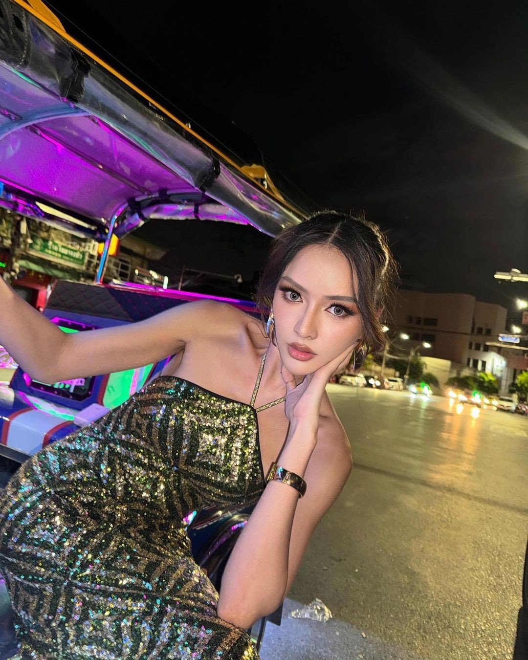 3 mỹ nhân chuyển giới trong MV ROCKSTAR - Lisa: Có Á hậu 1 Miss Tiffany’s Universe - 3