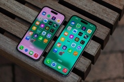 Chiếc iPhone hỗ trợ tính năng tốt nhất của iOS 18 đang có giá rất tốt