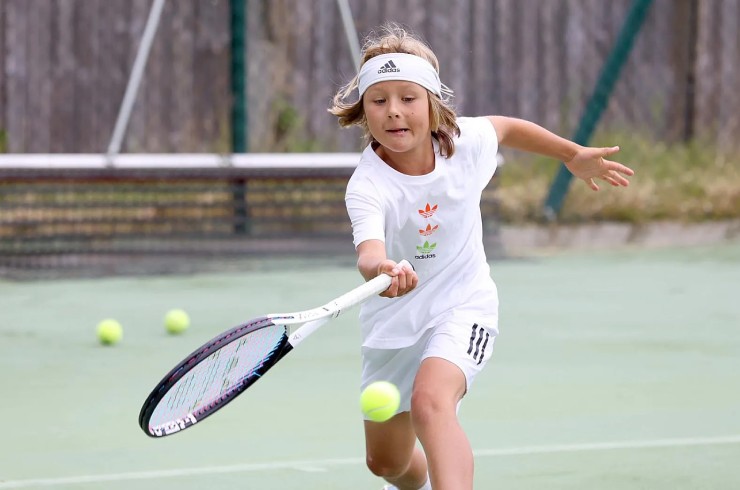 Yannick, 9 tuổi, là "Thần đồng" tennis của nước Anh