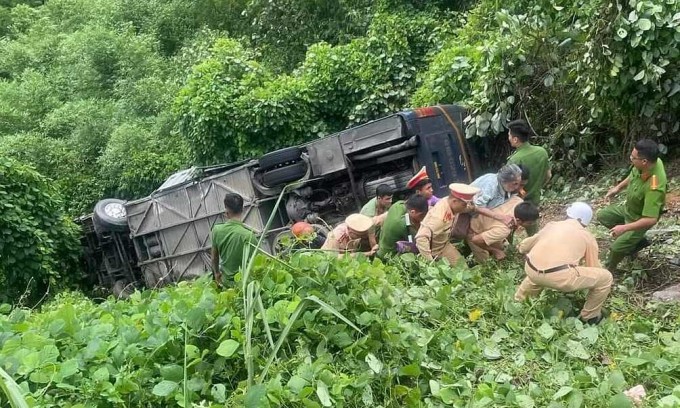 Thoát Chết Hiểm Họa Từ Vực Sâu: 22 Du Khách Bị Thương Sau Vụ Xe Chở 48 Người Lao Xuống Đèo