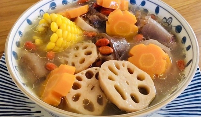 Canh củ sen, nấm trắng, cà rốt là một trong những món 'tủ' giúp Jang Na Ra chống lão hóa.