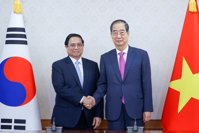 Thủ tướng Hàn Quốc Han Duck-soo và Thủ tướng Phạm Minh Chính tại Seoul. Ảnh: Nhật Bắc