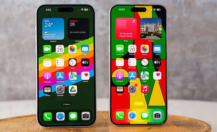 Cả iPhone 16 Pro và 16 Pro Max được cho là sử dụng tấm nền OLED M14 mới từ Samsung.