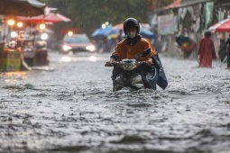 Tin tức trong ngày - TPHCM mưa giông kéo dài gần suốt tuần, đề phòng đột ngột có đợt rất to