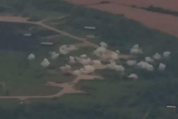 Nga công bố video đòn tên lửa mang đạn chùm khiến 7 chiến đấu cơ Su-27 Ukraine hư hại