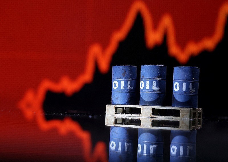 Giá dầu tăng giảm trái chiều