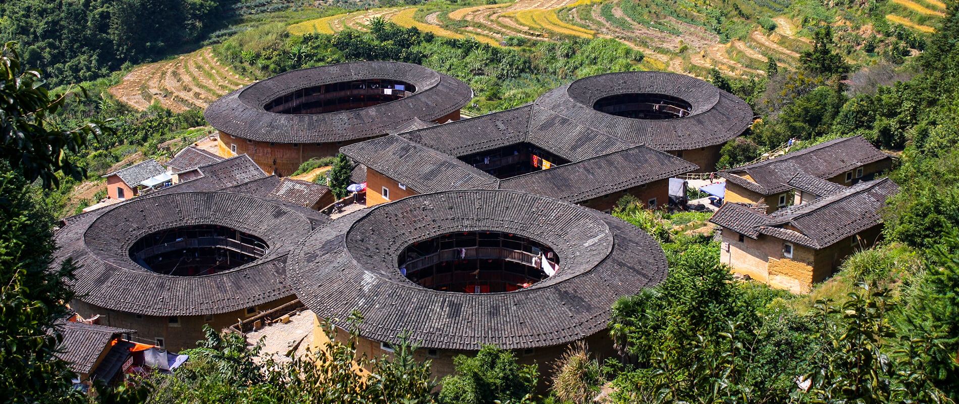 Thổ lâu – kiến trúc đặc biệt của người Trung Quốc cổ xưa khiến du khách choáng ngợp - 1