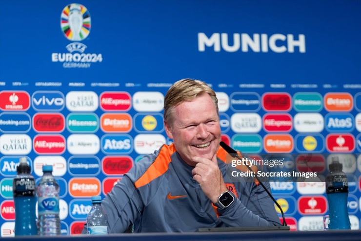 HLV&nbsp;Koeman tỏ ra vui vẻ ở buổi họp báo trước trận Hà Lan gặp Romania