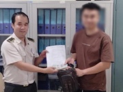 Tin tức trong ngày - Nam hành khách ở sân bay Nội Bài hoảng hốt trước câu hỏi 'có phải anh quên ví'