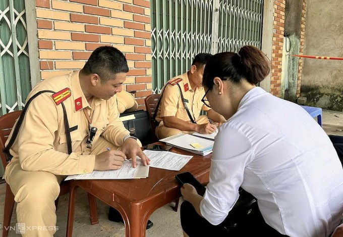 Thực thi kiểm tra giấy tờ qua VNeID: Gặp khó khăn vì lỗi kỹ thuật và thiếu hiểu biết