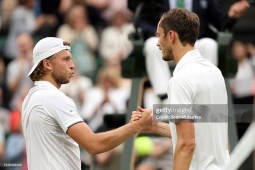 Thể thao - Video tennis Muller - Medvedev: 2 loạt tie-break cân não, 4 set đấu căng thẳng (Wimbledon)