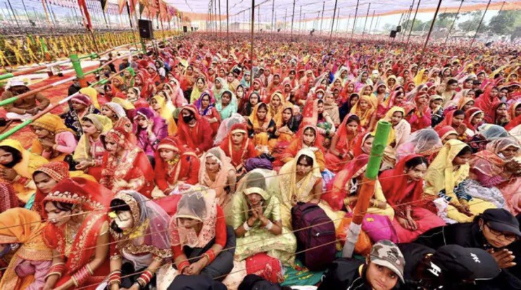 Các nhà tổ chức buổi thuyết giảng được cấp phép đón 5.000 người nhưng sự kiện được cho là đã thu hút hơn 15.000 tín đồ.