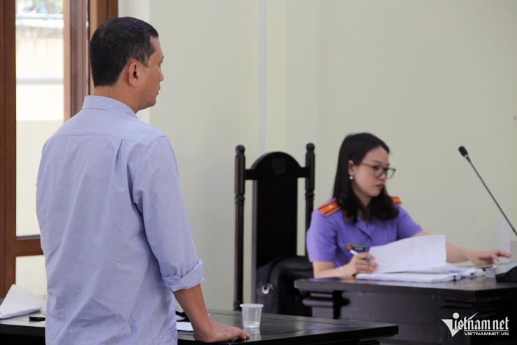 Ông Lê Quang Vinh được vợ là bà Dương ủy quyền tham dự phiên tòa. Ảnh: Xuân Ngọc