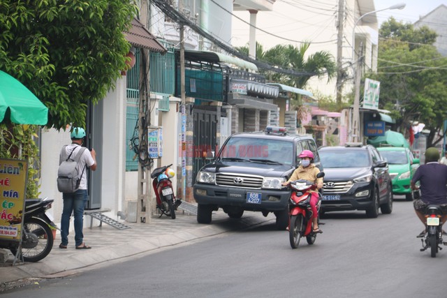 Xe của Bộ Công an xuất hiện tại nhà ông Nguyễn Ngọc