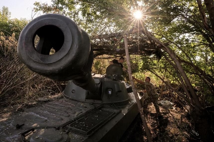 Binh sĩ Ukraine bố trí pháo tự hành ở Chasiv Yar (ảnh: Reuters)