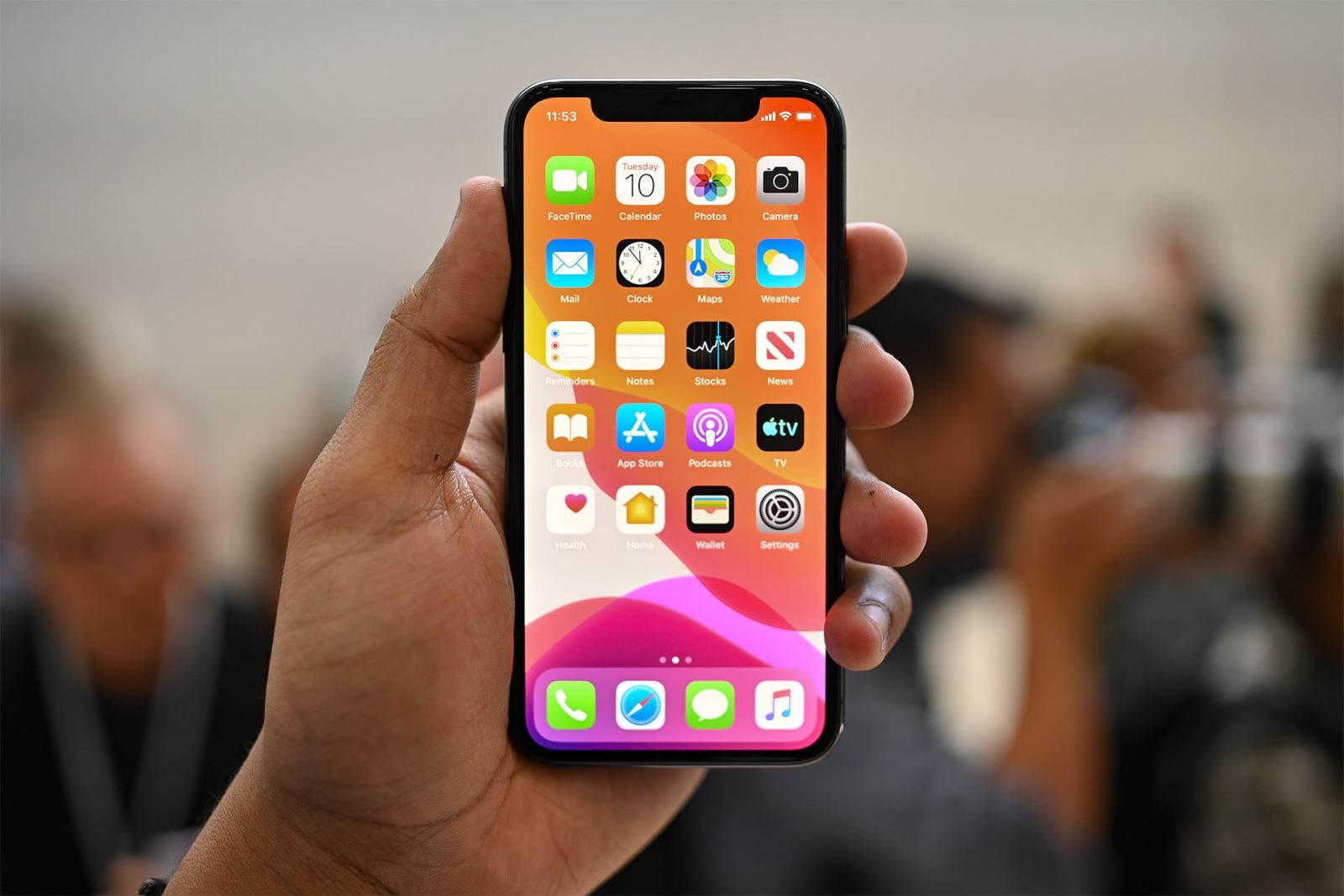 iPhone 11 và iPhone 8 Plus: Dưới 6 triệu mua iPhone nào? - 1