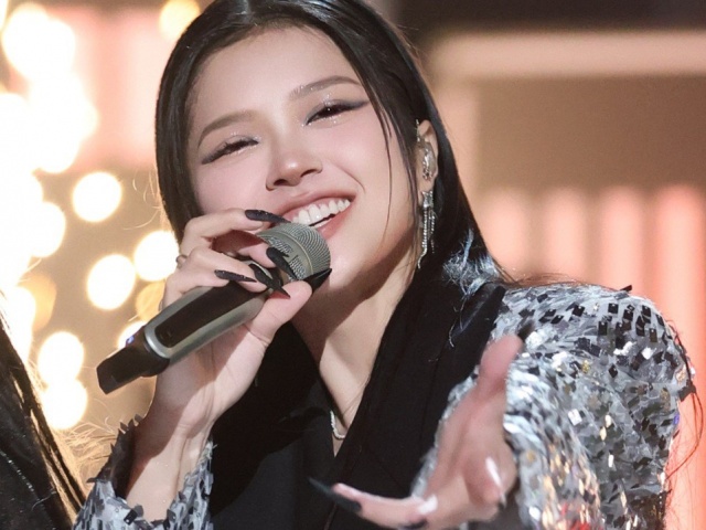 Suni Hạ Linh trượt cúp 'Đạp gió'