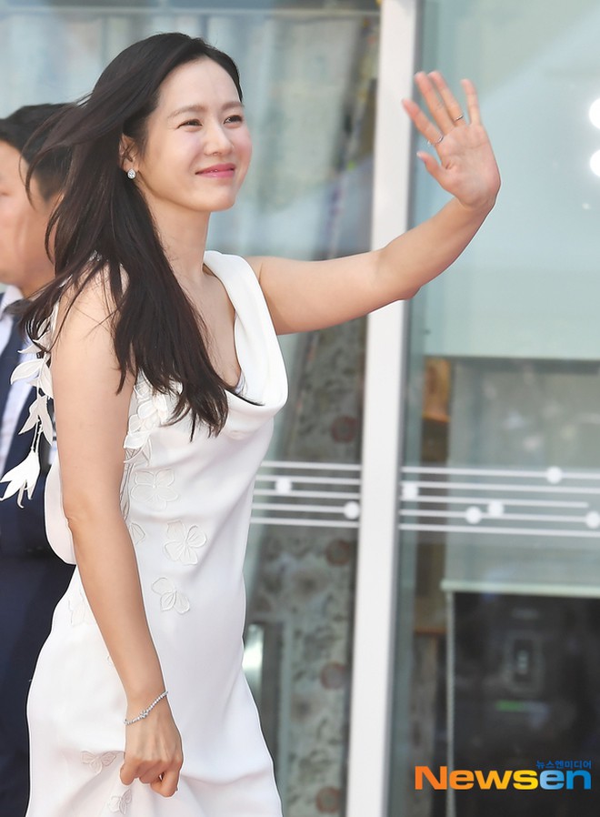 Siêu thảm đỏ BIFAN 2024: Son Ye Jin tái xuất với diện mạo nữ thần, át cả Krystal và loạt nam thần đình đám - 3