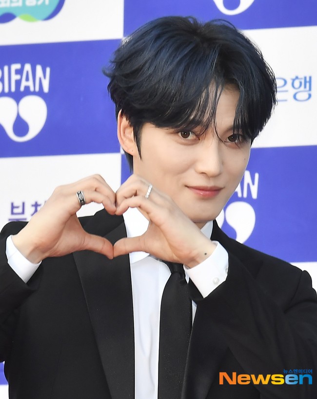 Ở
tuổi 38, nam thần Kpop đình đám thế hệ 2 vẫn sở hữu nhan sắc trẻ
trung đến khó tin