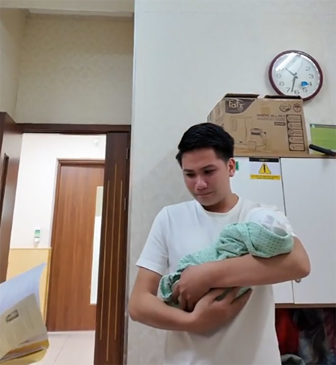 Vợ bầu bất ngờ lâm trọng bệnh, chồng kề bên 15 tiếng/ngày: 90 ngày tạo nên điều kỳ diệu - 10