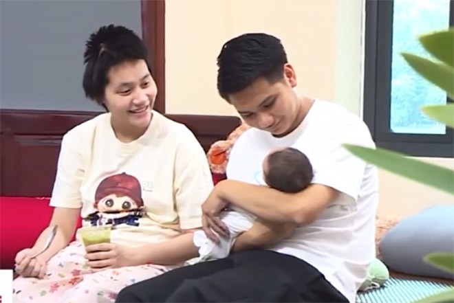 Tổ ấm nhỏ của Chiến, Trang và bé Gấu truyền cảm hứng tích cực cho rất nhiều người.