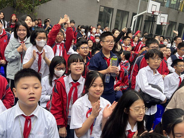 Học sinh Trường THCS Cầu Giấy trong một hoạt động chung của trường. (ảnh: Hà Linh)