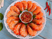 Ẩm thực - Luộc tôm nước lạnh hay nước nóng mới đúng cách