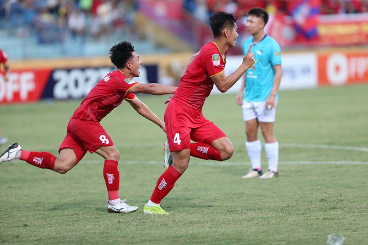 Trực tiếp bóng đá Hà Tĩnh - PVF CAND: Thẻ đỏ phút 90+10 (Play off V-League) (Hết giờ) - 2