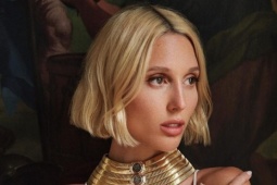 Thời trang - Vẻ đẹp 'như tranh' của công chúa Hy Lạp