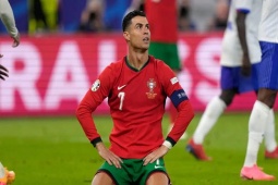 Bóng đá - Tranh cãi Ronaldo nên từ giã ĐT Bồ Đào Nha sau EURO, CR7 cản bước thế hệ trẻ?