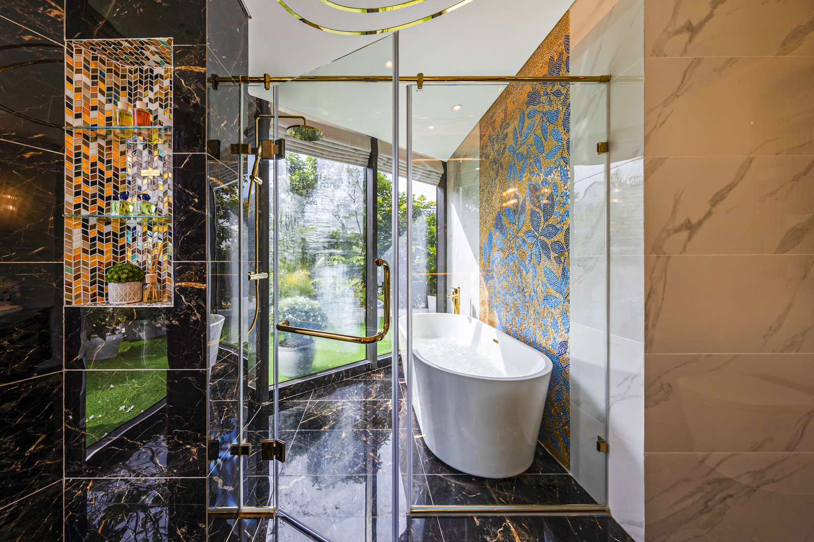 Khu vực nhà vệ sinh ‘bạc tỷ”với các thương hiệu hàng đầu thế giới gây choáng ngợp đối với các khách tham quan căn hộ Golden Crown Hai Phong