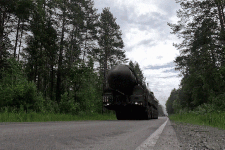 Thế giới - Quân đội Nga diễn tập với bệ phóng tên lửa hạt nhân di động