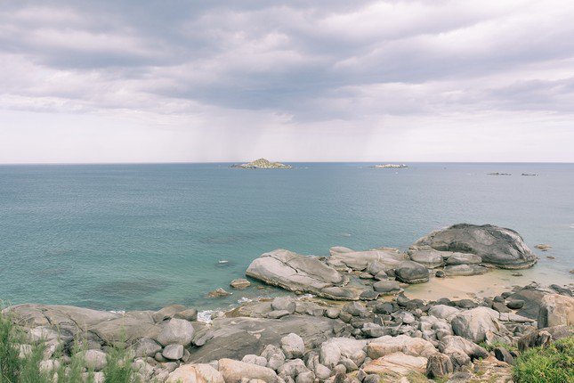 Mũi Vi Rồng thuộc thôn Tân Phụng, xã Mỹ Thọ, huyện Phù Mỹ, nằm cách cách thành phố Quy Nhơn, tỉnh Bình Định khoảng 70 km về phía Bắc. Ảnh: Viên Diệu Phát.