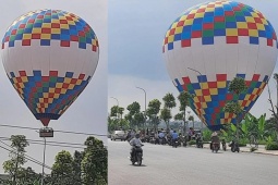 Khinh khí cầu chở 9 du khách đáp xuống bãi đất trống tại Ba Vì, không phải rơi xuống ruộng lúa