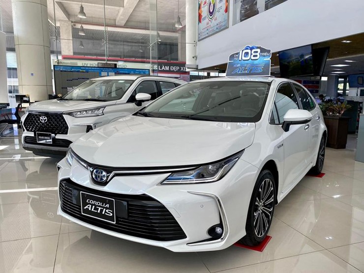 Giá xe Toyota Corolla Altis mới nhất tháng 7/2024, từ 725 triệu đồng - 1