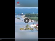 Thế giới - Video: Vỡ đê hồ Động Đình ở Trung Quốc, làng mạc ngập sâu trong nước